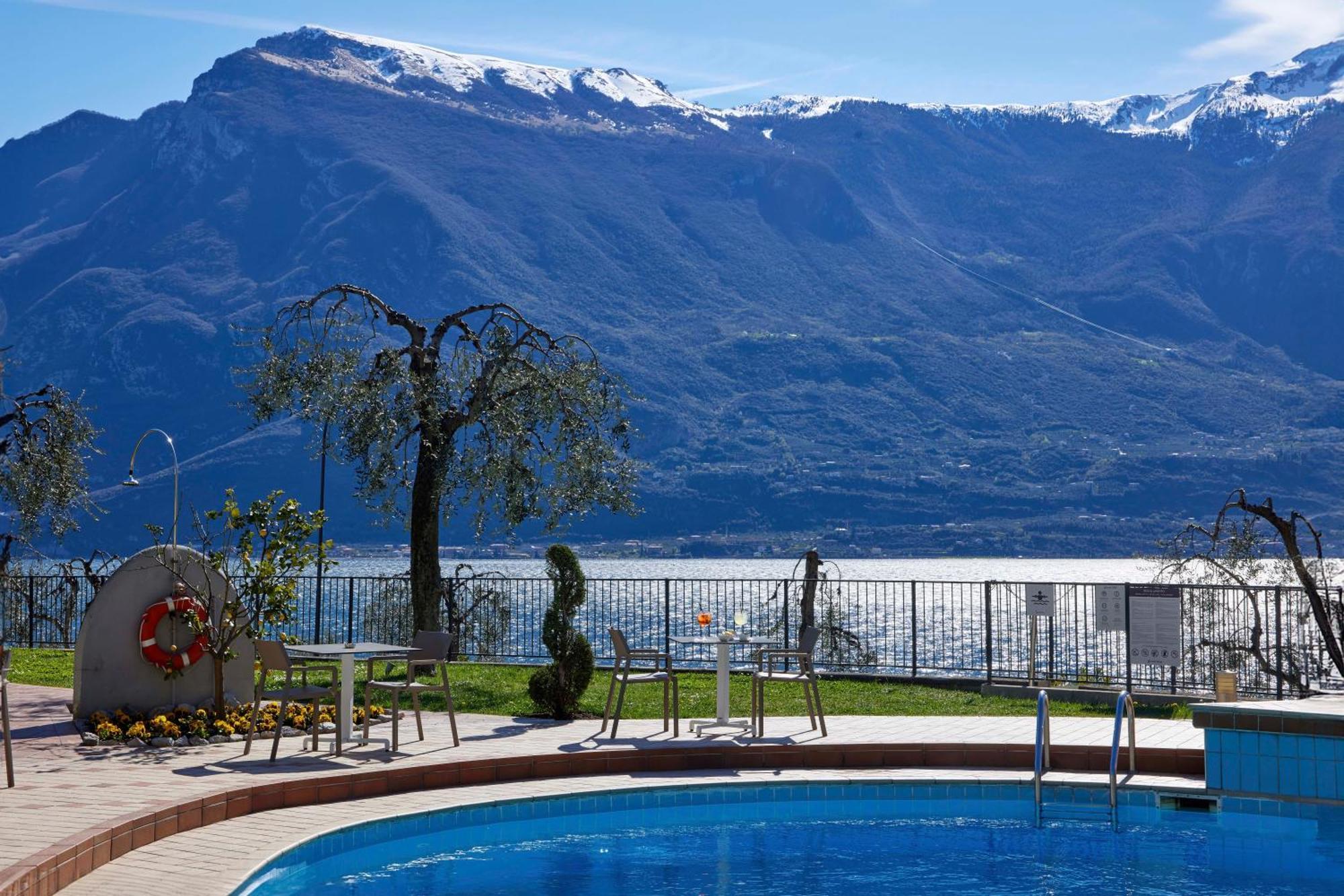 Hotel Atilius - Adults Only Limone sul Garda Bagian luar foto