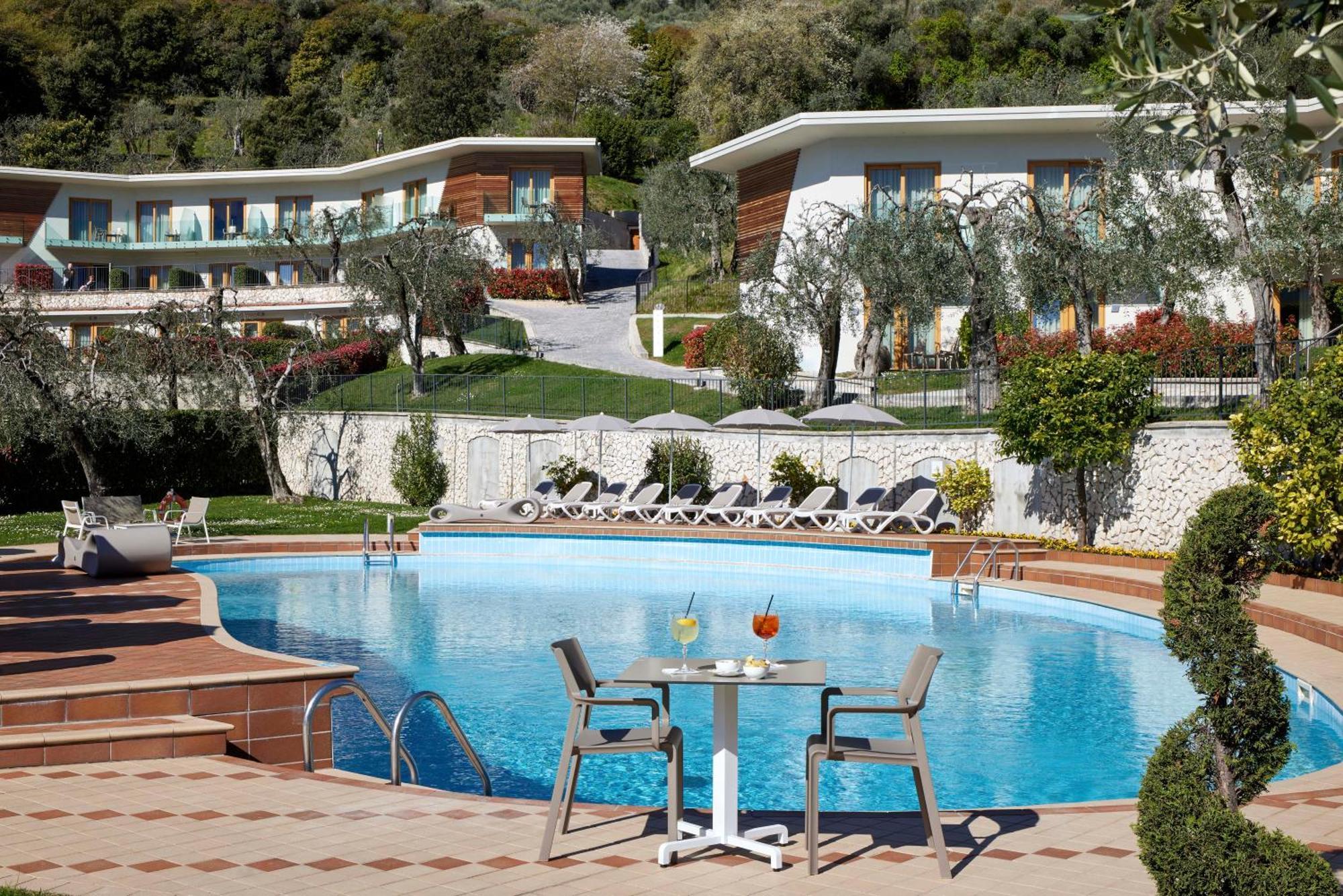 Hotel Atilius - Adults Only Limone sul Garda Bagian luar foto