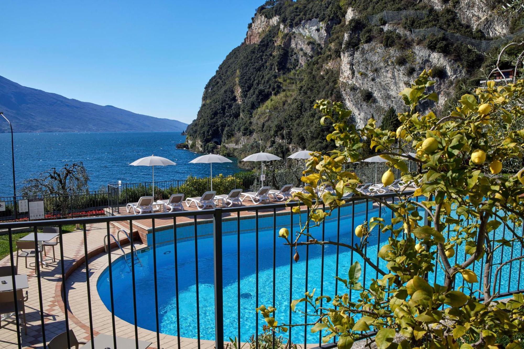 Hotel Atilius - Adults Only Limone sul Garda Bagian luar foto